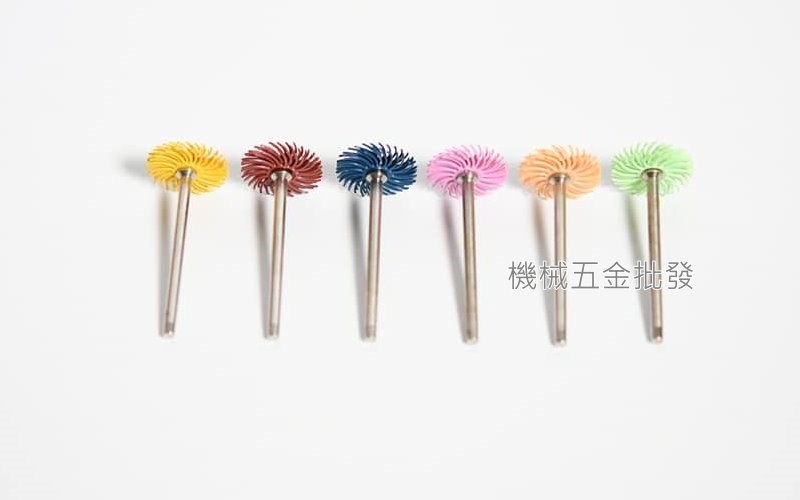 3M 小旋風拋光輪 附軸柄 黃、酒紅色、藍色、粉紅色、桃色、淺綠色 三片一組 六種顏色,手工具