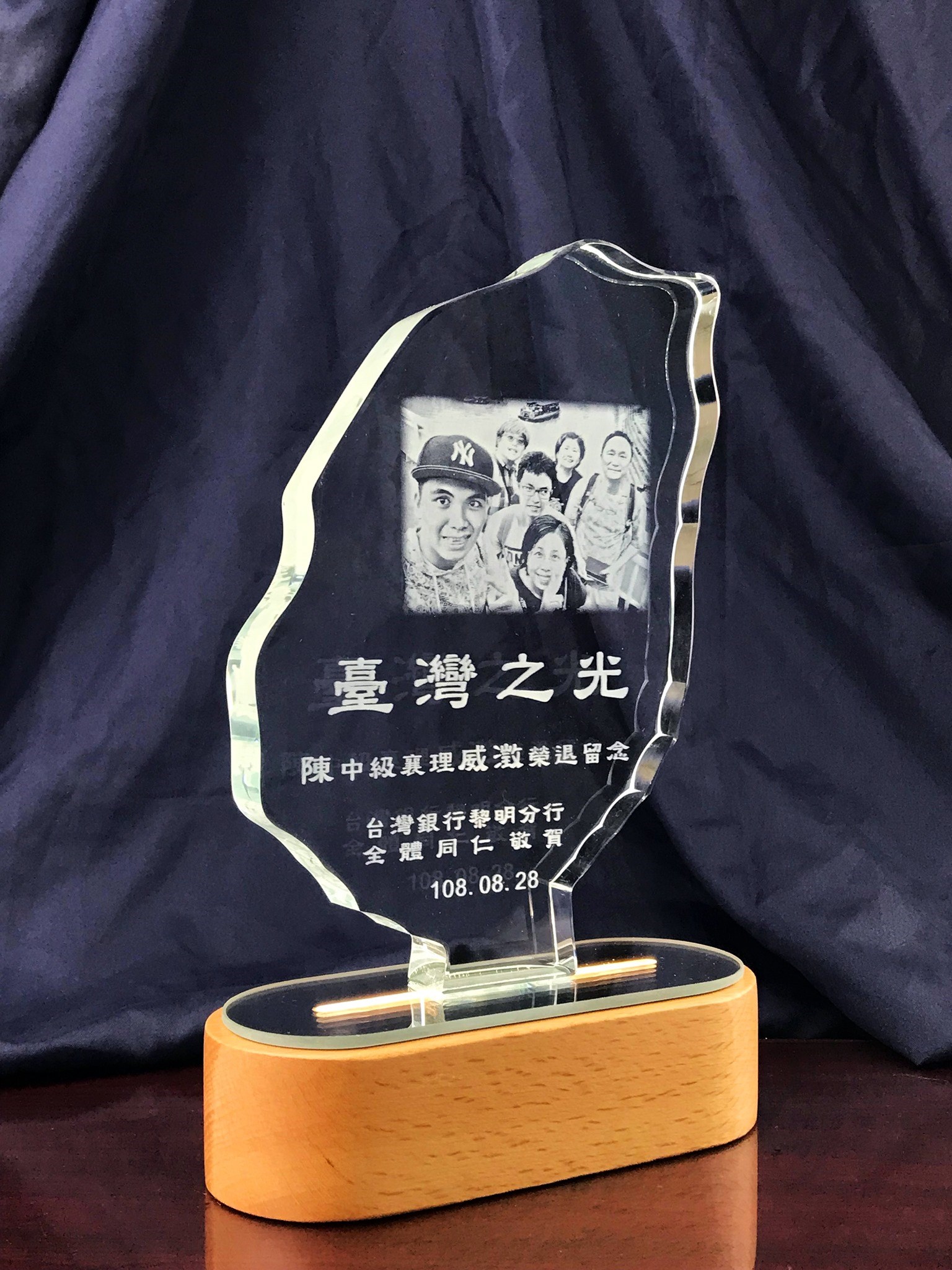 櫸木LED水晶內雕獎牌