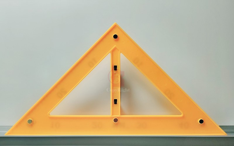Set Square with Removable Handle and Magnetic 磁性，塑膠製，2支入 等腰三角形(長51cm) 直角三角形(長59cm) 三邊有刻度