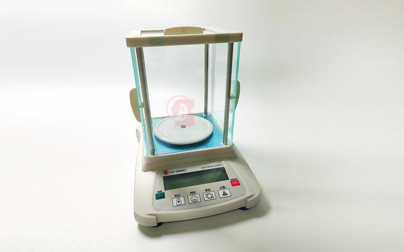 精密型電子天平整體,Precision Electronic Balance With Glass Windshield,電子秤量1200g,感量0.01g,圓形秤盤,玻璃防風罩,g,公克,ct,克拉,tl,台兩,lb,磅,PCS,計數,A14-019-12,國教儀器