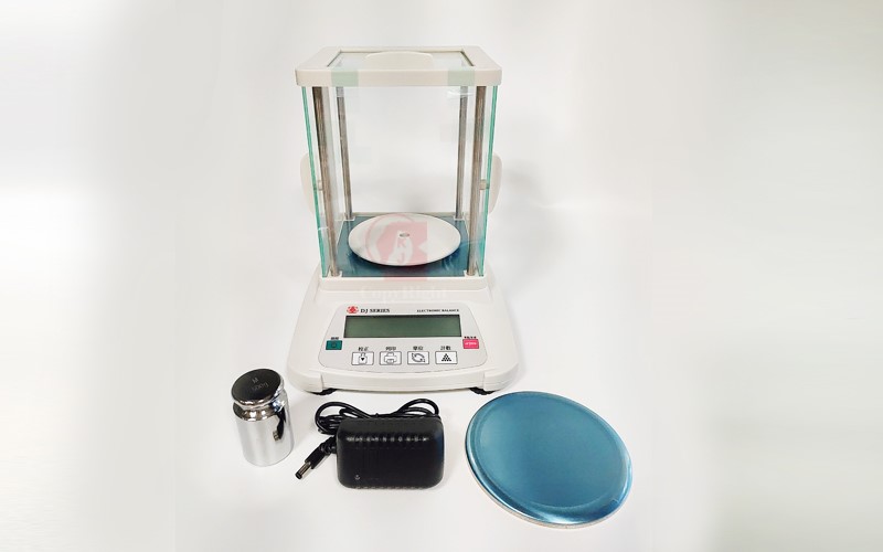 精密型電子天平含配件,Precision Electronic Balance With Glass Windshield,電子秤量1200g,感量0.01g,圓形秤盤,玻璃防風罩,g,公克,ct,克拉,tl,台兩,lb,磅,PCS,計數,A14-019-12,國教儀器
