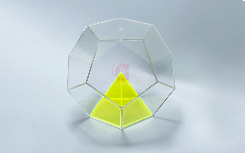 十二面體模型(德製),Dodecahedron (with a pyramid),十二面體內有一個不同顏色角錐體,每邊長45㎜,F2-070-1,國教儀器