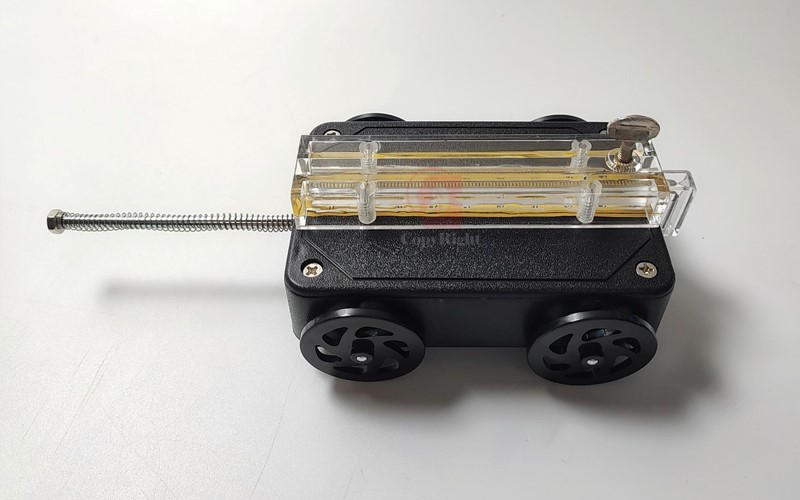 The cart with a compressed spring ,Collision Cart,力學實驗用碰撞小車,作用力台車,彈簧小車,附有刻度尺測量碰撞小車承受的力量,含彈簧軸長8cm,長11×寬9×高5cm,A12-106,國教儀器