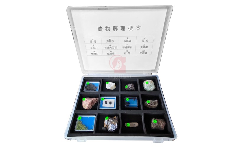 礦物解理標本,Samples of Mineral Cleavage 12 Kinds,雲母,方解石,方鉛礦,螢石,正長石,普通角閃石,普通輝石,黃鐵礦,橄欖石,磁鐵礦,石英,閃鋅礦,自然型態,附保存箱,C1-044-1,國教儀器
