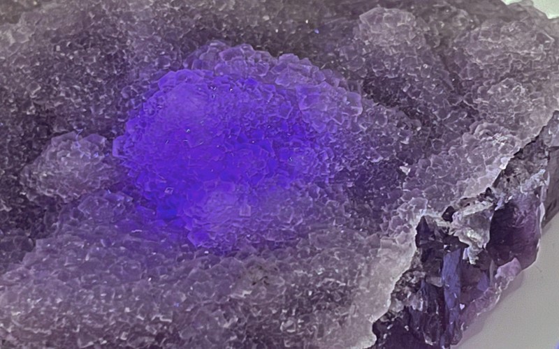 二次結晶幻影螢石,水晶礦物礦石原礦,Fluorite,氟化鈣,CaF2,紫色螢光效應,國教儀器