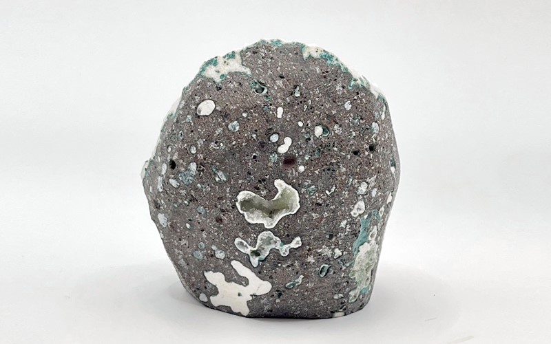 Apophyllite with Stilbite & Calcite,綠魚眼石沸石,方解石,共生礦,原礦型態蛋形剖面,產地印度,尺寸：4X3X6cm,國教儀器