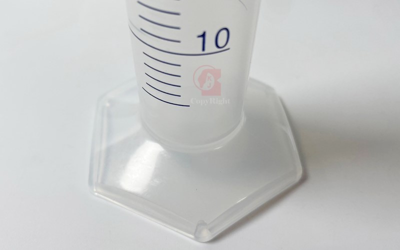 半透明塑膠量筒