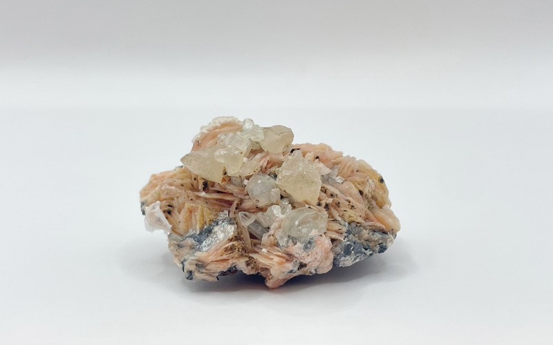 片狀粉重晶、白鉛礦與方鉛礦共生礦,Cerussite with Barite, Galena ,Morocco,國教儀器