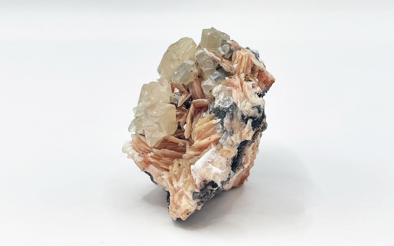 片狀粉重晶、白鉛礦與方鉛礦共生礦,Cerussite with Barite, Galena ,Morocco,國教儀器