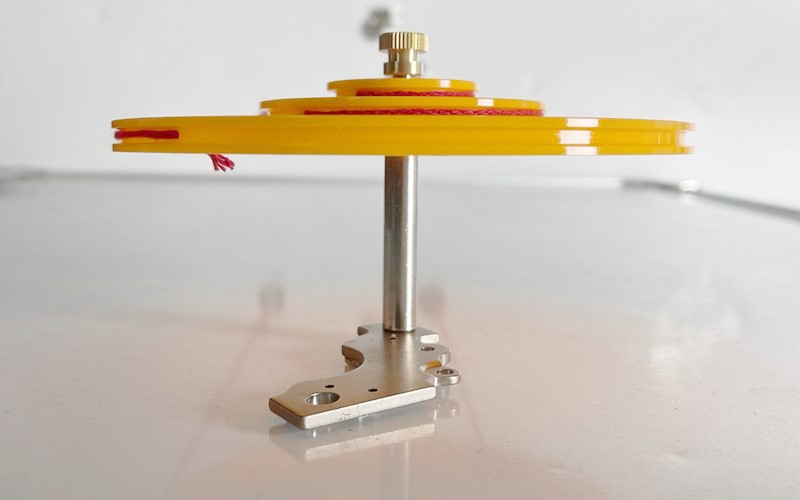 磁吸式金屬板，磁吸式輪軸實驗組,The Large Pulley Experiment,可以吸附磁性黑白板上,大中小三層輪軸盤,A12-060-1,國教儀器