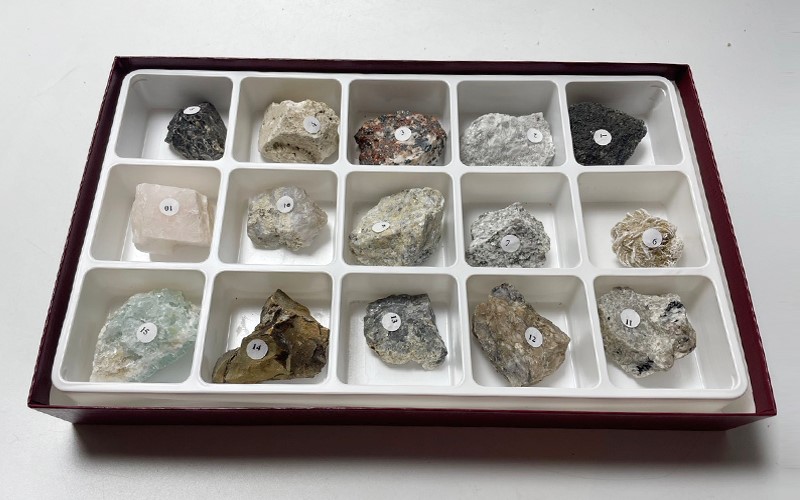 基礎螢光礦石組(15組),Fluorescent Minerals Collection,矽鋅礦,方解石,沙漠玫瑰,螢石,紫方鈉石,瑪瑙,C1-127,國教儀器