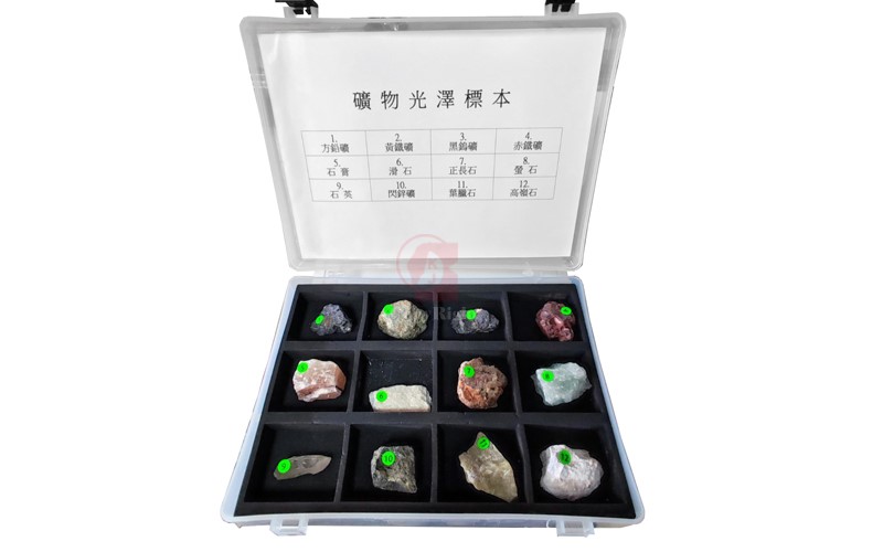礦物光澤標本,Mineral Identification by Luster ,12種自然型態礦石,原礦,方鉛礦,黃鐵礦,黑鎢礦,赤鐵礦,石膏,滑石,正長石,螢石,石英,閃鋅礦,葉臘石,高嶺石,附塑膠箱,C1-039-4,國教儀器