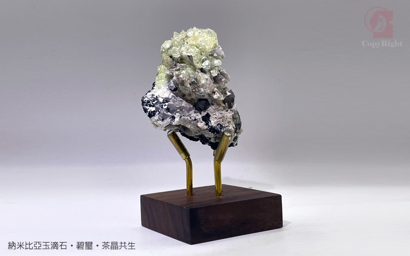 納米比亞玉滴石共生礦,Fluorescent Hyalite Opal  with Black Tourmaline,玻璃蛋白石,黑璧璽,茶晶,共生原礦,水晶,礦物,礦石,標本,螢光反應亮綠色,國教儀器