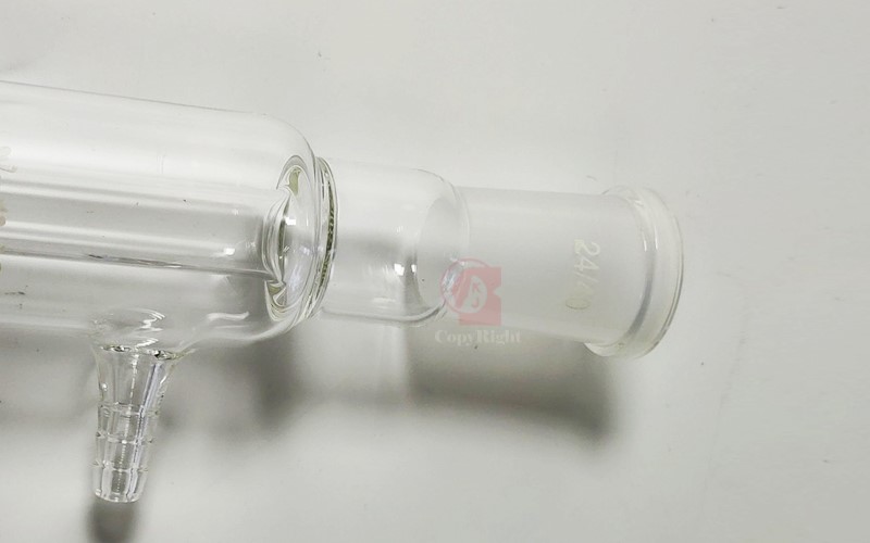 Straight tube design condenser,直管式雙口磨砂冷凝管,生物實驗室,化學實驗室,物理實驗室,理化實驗室,耐酸鹼實驗桌,耐火板實驗桌,實驗室規劃,實驗室翻新,科學實驗室設備供應商,科學教具品牌,實驗室耗材線上購買,科學儀器維修,生物實驗設備操作,化學實驗設備安全,物理實驗設備原理,基隆市學校科學實驗設備,台北市學校科學實驗設備,新北市學校科學實驗設備,桃園市學校科學實驗設備,新竹縣學校科學實驗設備,新竹市學校科學實驗設備,苗栗縣學校科學實驗設備,台中市學校科學實驗設備,彰化縣學校科學實驗設備,南投縣學校科學實驗設備,雲林市學校科學實驗設備,雲林縣學校科學實驗設備,嘉義縣學校科學實驗設備,台南市學校科學實驗設備,高雄市學校科學實驗設備 ,屏東縣學校科學實驗設備 ,宜蘭縣學校科學實驗設備,花蓮縣學校科學實驗設備 ,台東縣學校科學實驗設備,離島學校科學實驗設備,金門縣學校科學實驗設備,馬祖縣學校科學實驗設備,澎湖縣學校科學實驗設備,外島學校科學實驗設備,全台灣學校科學實驗設備皆有服務