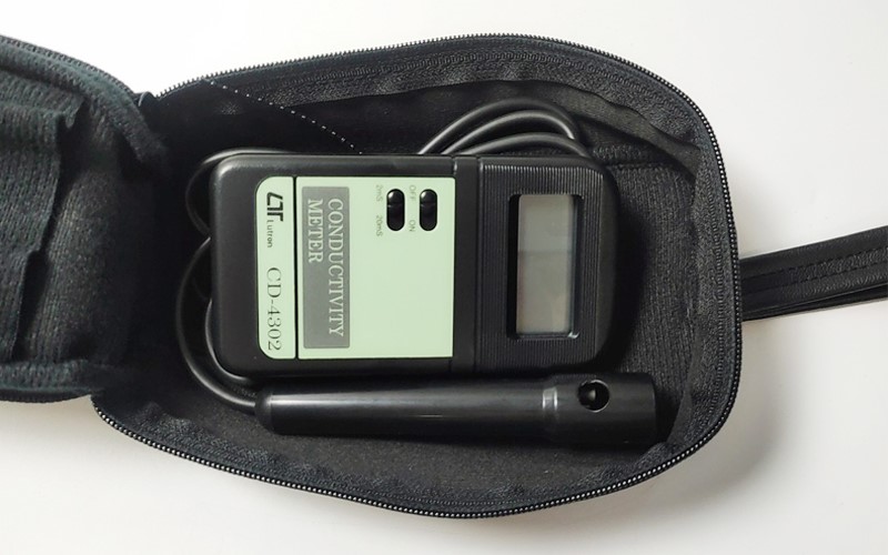 迷你型電導度計,CD-4302 Conductivity Meter,國教儀器,專業國中實驗室設備,專業國中實驗室器材,專業國中實驗課程,專業國小實驗室設備,專業國小實驗室器材,專業國小實驗課程,專業高中實驗室設備,專業高中實驗室器材,專業高中實驗課程,學校科學實驗設備,中學科學實驗器材,小學科學實驗套組,科學實驗室設備,科學教具,實驗室耗材,科學儀器,生物實驗設備,化學實驗設備,物理實驗設備