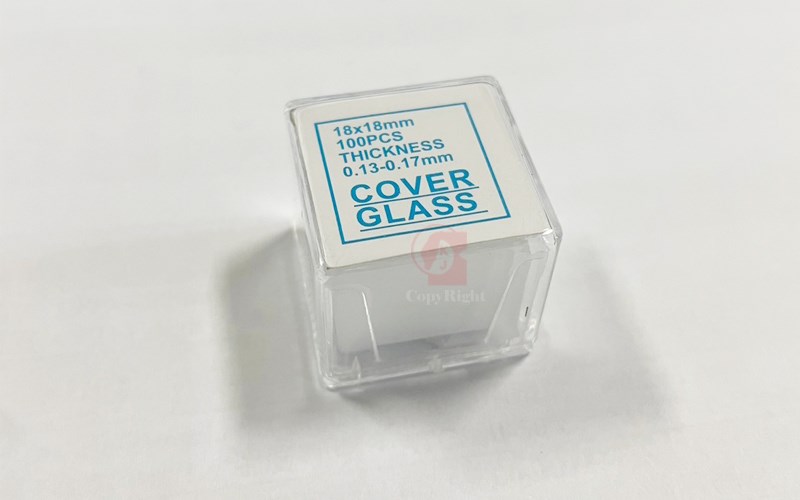 玻璃蓋玻片(100片),Cover Glass 100pcs,蓋玻片尺寸18X18mm,蓋玻片厚度0.13-0.17mm,顯微鏡設備,顯微鏡耗材專業國中實驗室設備,專業國中實驗室器材,專業國中實驗課程,專業國小實驗室設備,專業國小實驗室器材,專業國小實驗課程,專業高中實驗室設備,專業高中實驗室器材,專業高中實驗課程,學校科學實驗設備,中學科學實驗器材,小學科學實驗套組,科學實驗室設備,科學教具,實驗室耗材,科學儀器,生物實驗設備,化學實驗設備,物理實驗設備,