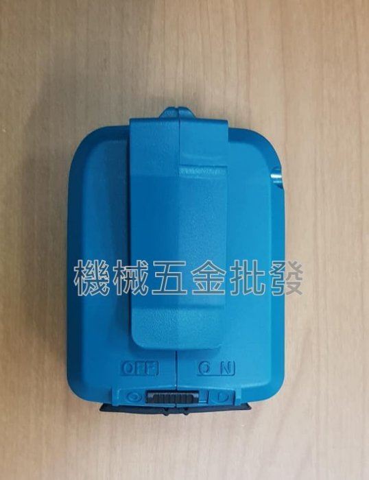 MAKITA  {牧田} ADP05 14.4V/18V 鋰電池充電器 附開關 USB搭載器 一次可輸出兩條線,電動工具