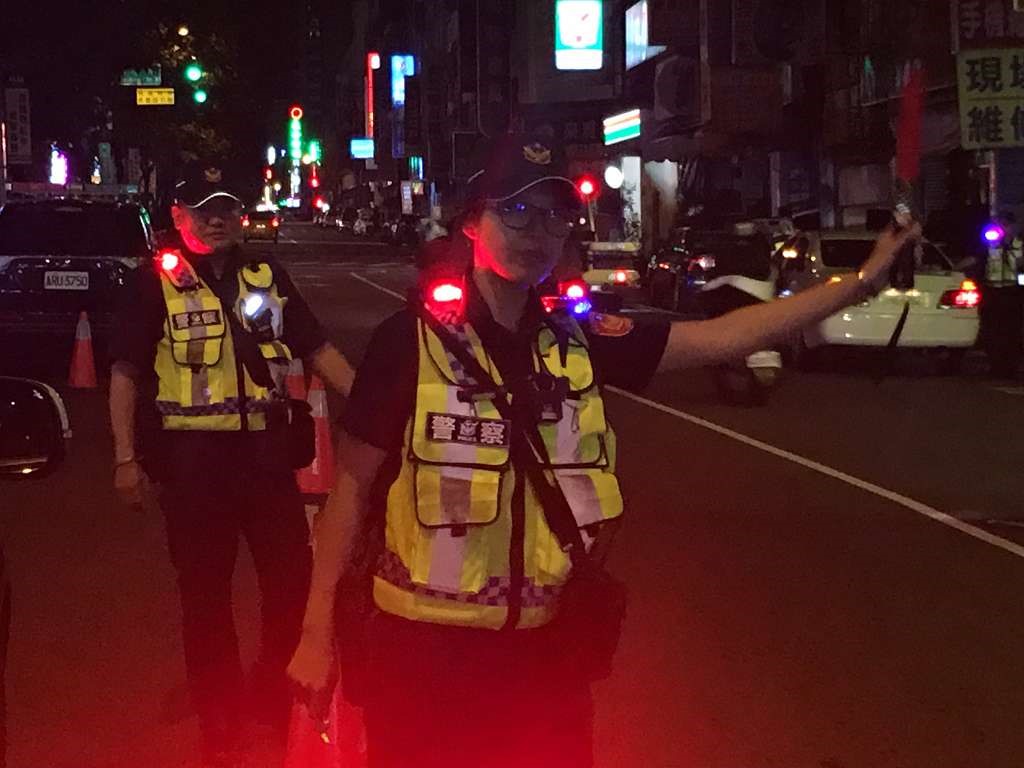GL-N10 警用LED爆閃肩燈 紅藍燈高亮USB充電 重力感應 巡守/義交/交通大隊專用 台灣製