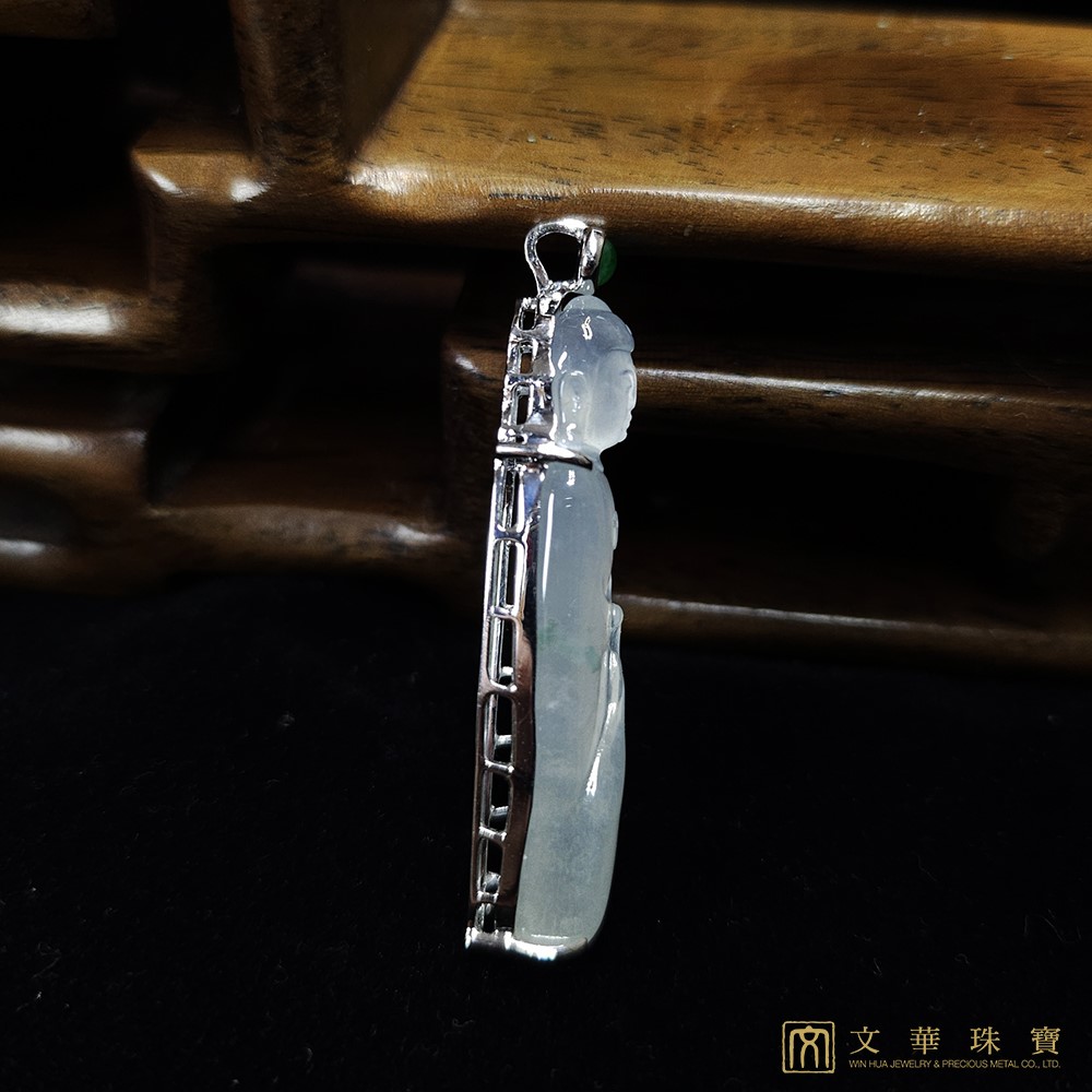 木拿種立姿如來佛玉墜