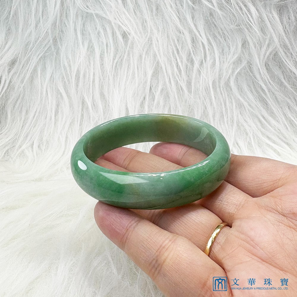 翡翠綠底帶蜜糖寬版貴妃鐲 約17圍