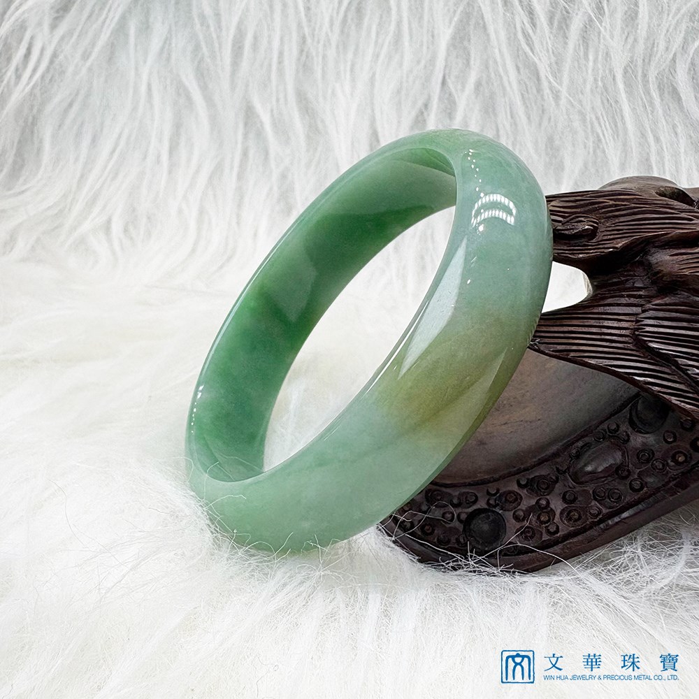 翡翠綠底帶蜜糖寬版貴妃鐲 約17圍