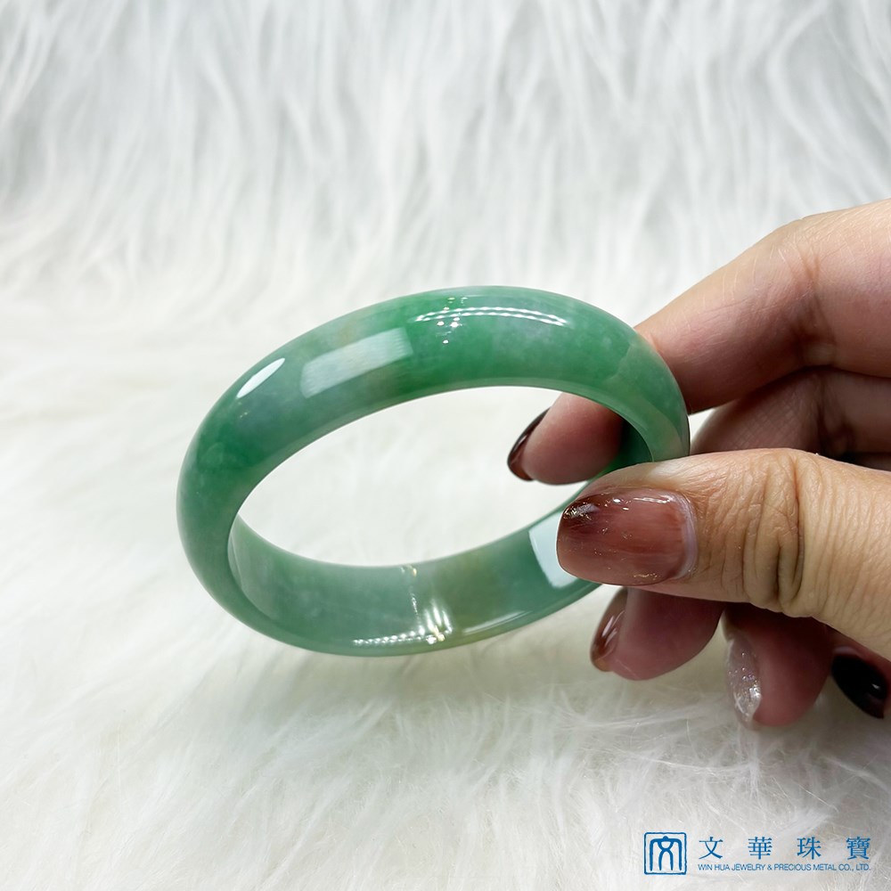 翡翠綠底帶蜜糖寬版貴妃鐲 約17圍