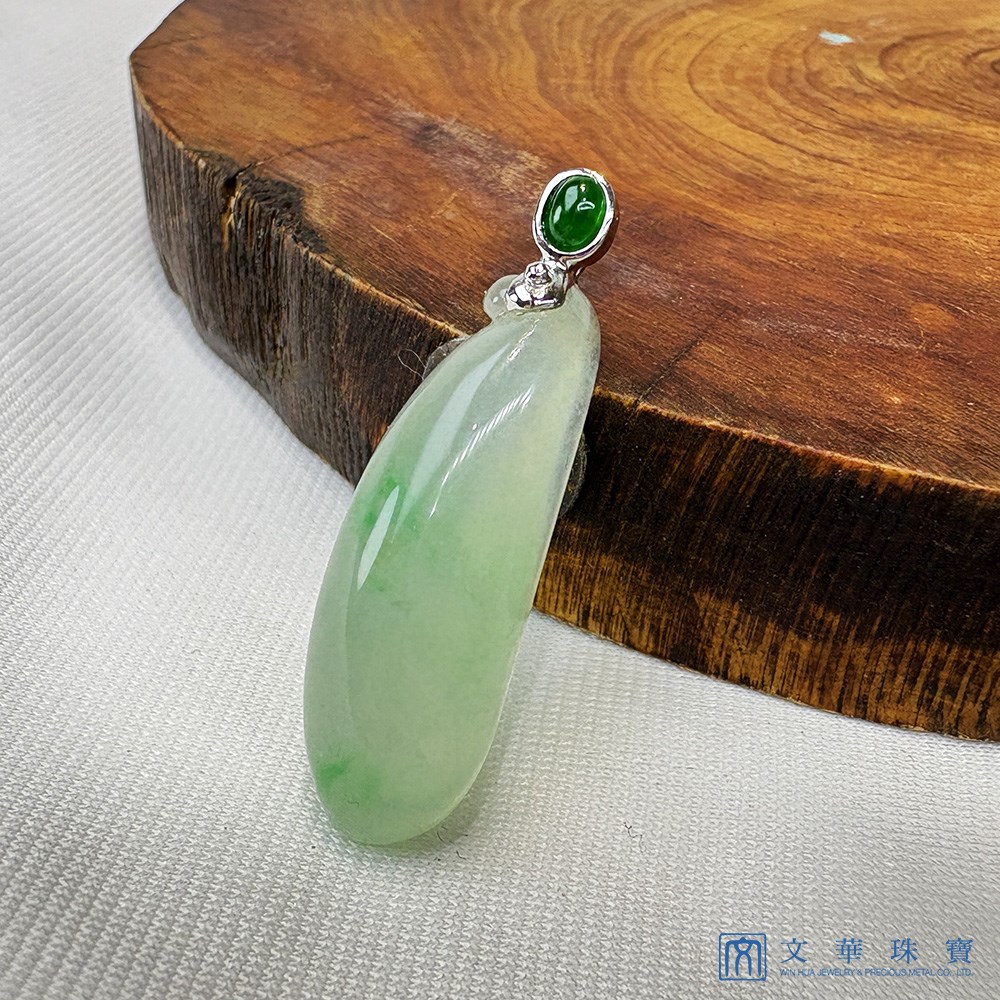 翡翠冰玻種芙蓉綠玉瓜墜
