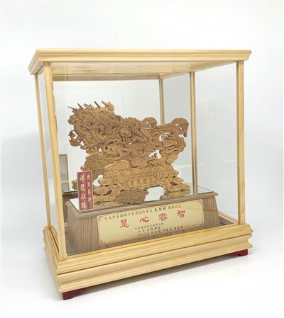 原木雕刻系列櫥窗