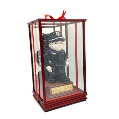 警察寶寶櫥窗    ◉ 因此商品為陶瓷材質易碎，限定『自取』無法配送，不便之處敬請見諒