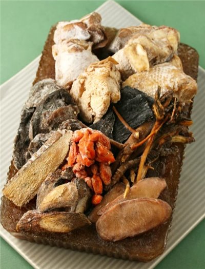 裕毛屋自製【枸杞杜仲雞】