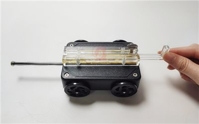 The cart with a compressed spring ,Collision Cart,力學實驗用碰撞小車,作用力台車,彈簧小車,附有刻度尺測量碰撞小車承受的力量,含彈簧軸長8cm,長11×寬9×高5cm,A12-106,國教儀器