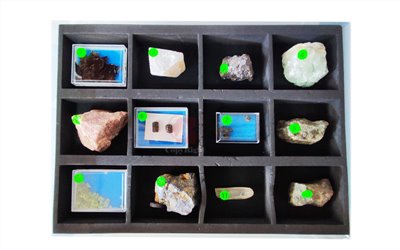 礦物解理標本,Samples of Mineral Cleavage 12 Kinds,雲母,方解石,方鉛礦,螢石,正長石,普通角閃石,普通輝石,黃鐵礦,橄欖石,磁鐵礦,石英,閃鋅礦,自然型態,附保存箱,C1-044-1,國教儀器