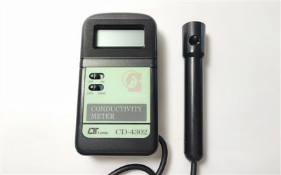 迷你型電導度計,CD-4302 Conductivity Meter,國教儀器,專業國中實驗室設備,專業國中實驗室器材,專業國中實驗課程,專業國小實驗室設備,專業國小實驗室器材,專業國小實驗課程,專業高中實驗室設備,專業高中實驗室器材,專業高中實驗課程,學校科學實驗設備,中學科學實驗器材,小學科學實驗套組,科學實驗室設備,科學教具,實驗室耗材,科學儀器,生物實驗設備,化學實驗設備,物理實驗設備