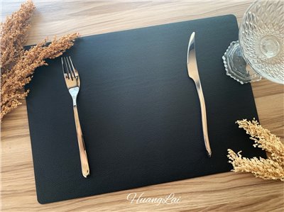 簡約黑皮製餐桌墊