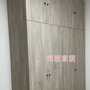 客戶訂作6*7開門式衣櫃+置頂被櫃設計款浮雕木紋衣櫃