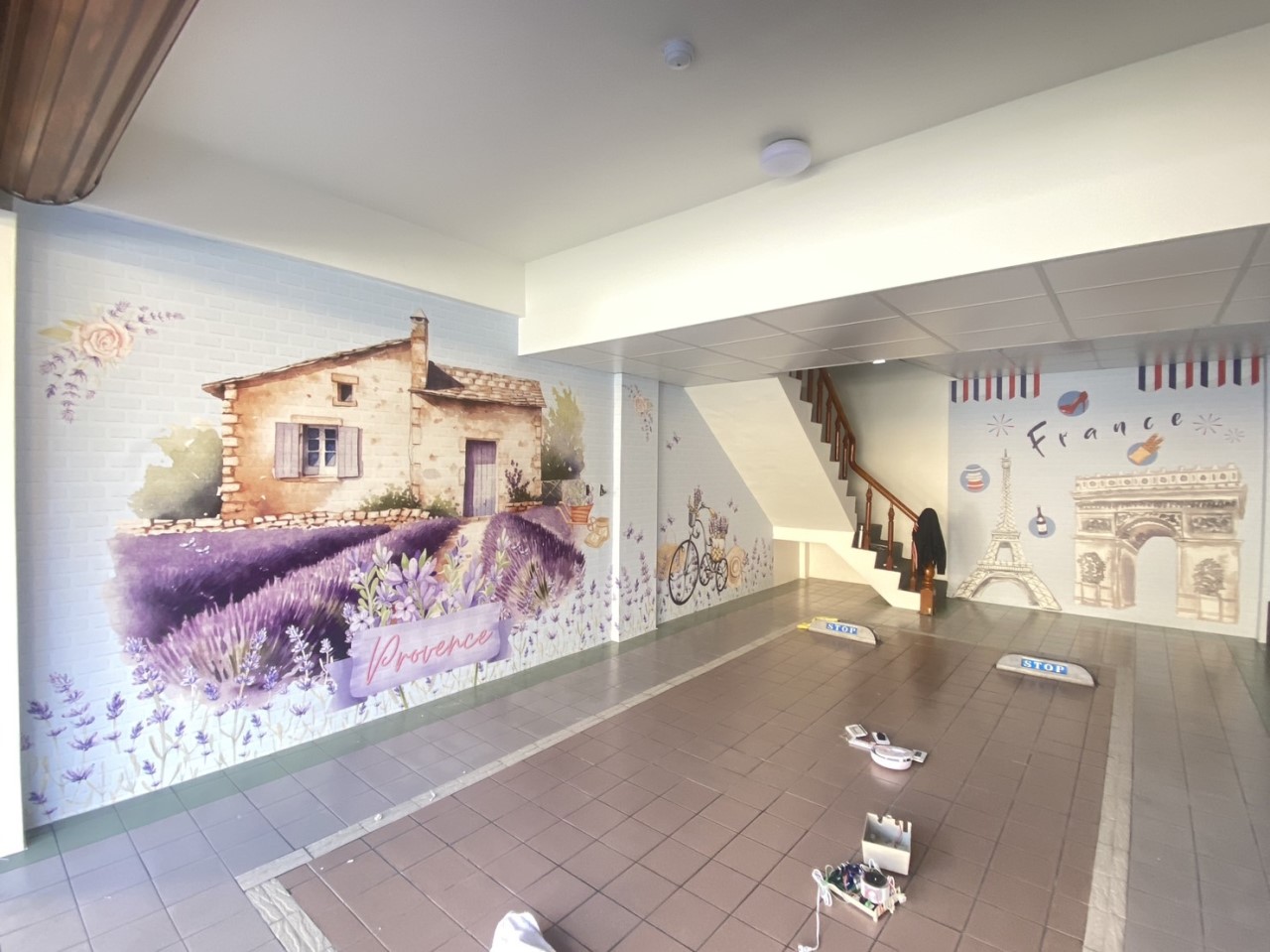 宜蘭羅東驛MOTEL｜大寬幅防焰壁布｜客製化彩噴｜皇統數位科技