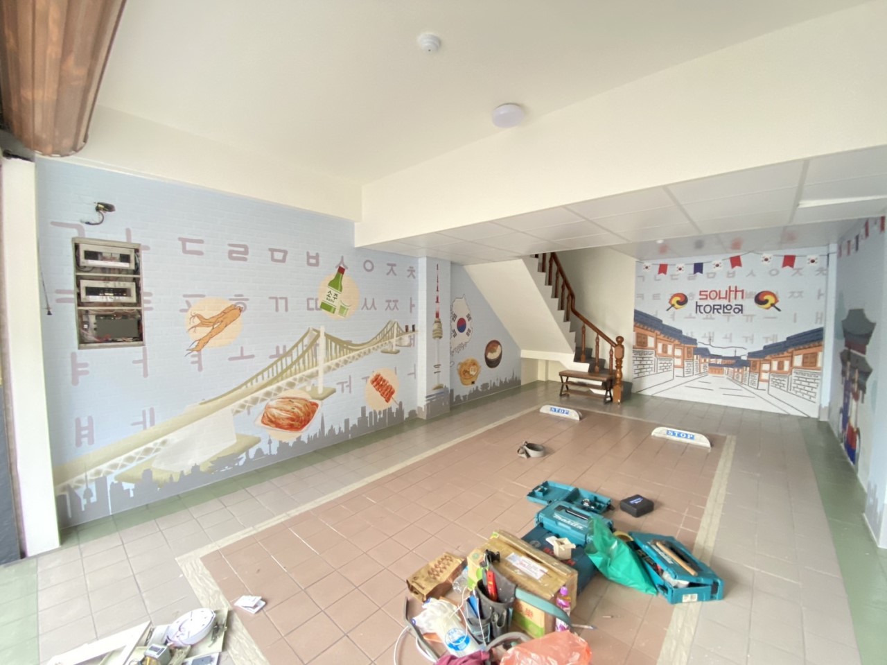 宜蘭羅東驛MOTEL｜大寬幅防焰壁布｜客製化彩噴｜皇統數位科技
