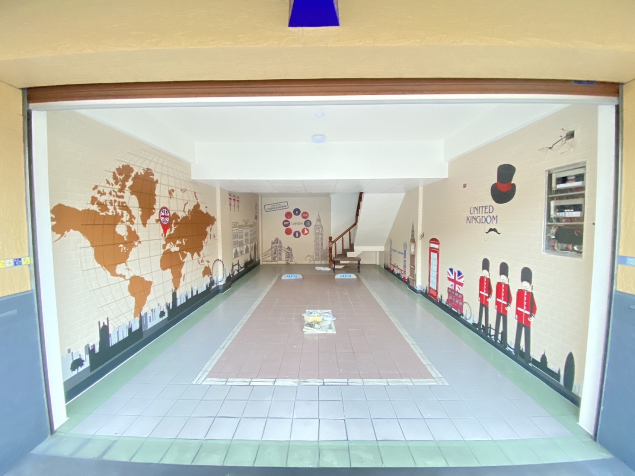 宜蘭羅東驛MOTEL｜大寬幅防焰壁布｜客製化彩噴｜皇統數位科技