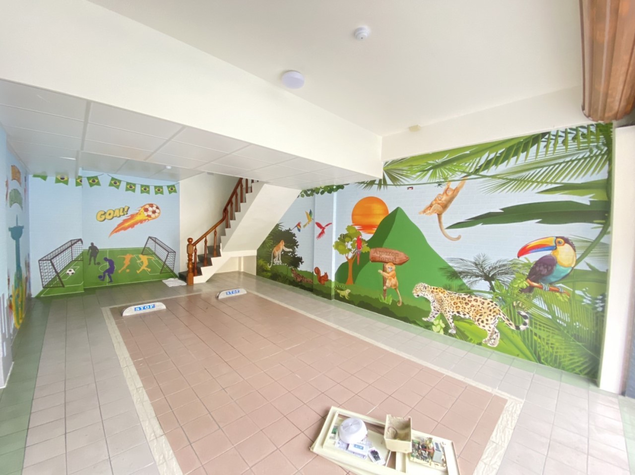 宜蘭羅東驛MOTEL｜大寬幅防焰壁布｜客製化彩噴｜皇統數位科技