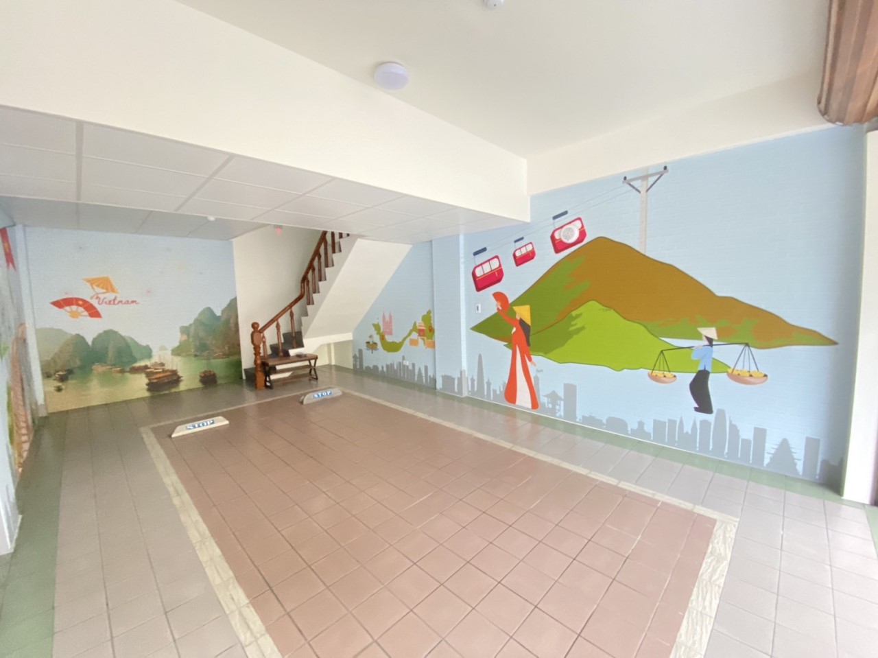 宜蘭羅東驛MOTEL｜大寬幅防焰壁布｜客製化彩噴｜皇統數位科技