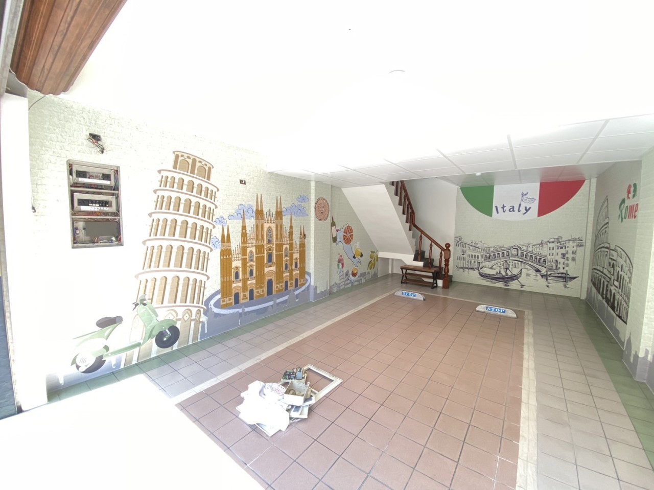 宜蘭羅東驛MOTEL｜大寬幅防焰壁布｜客製化彩噴｜皇統數位科技