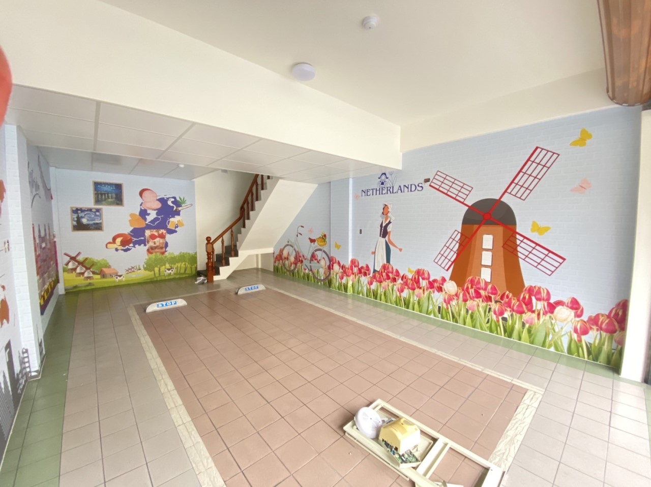 宜蘭羅東驛MOTEL｜大寬幅防焰壁布｜客製化彩噴｜皇統數位科技