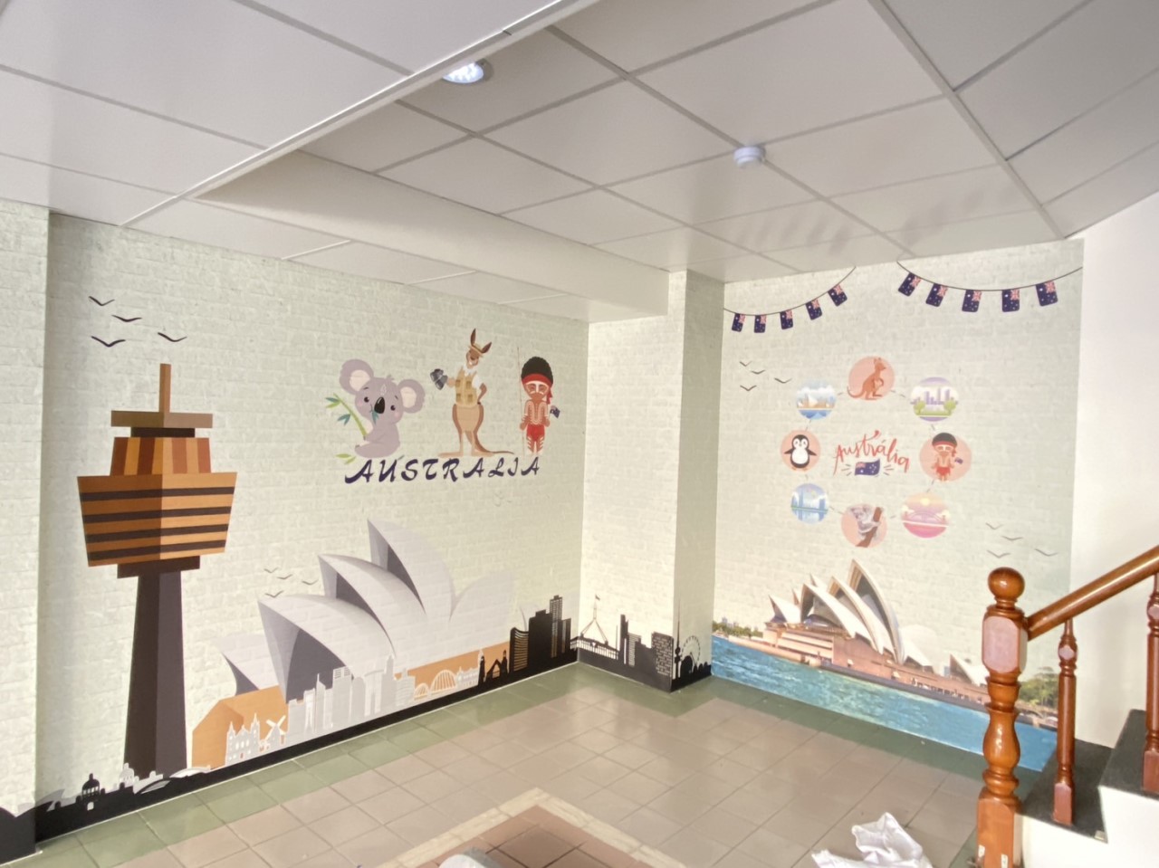 宜蘭羅東驛MOTEL｜大寬幅防焰壁布｜客製化彩噴｜皇統數位科技