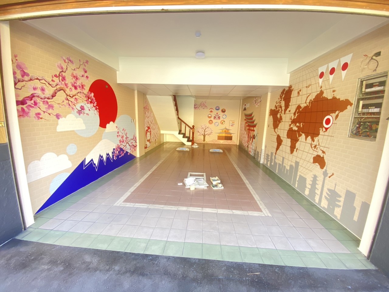 宜蘭羅東驛MOTEL｜大寬幅防焰壁布｜客製化彩噴｜皇統數位科技