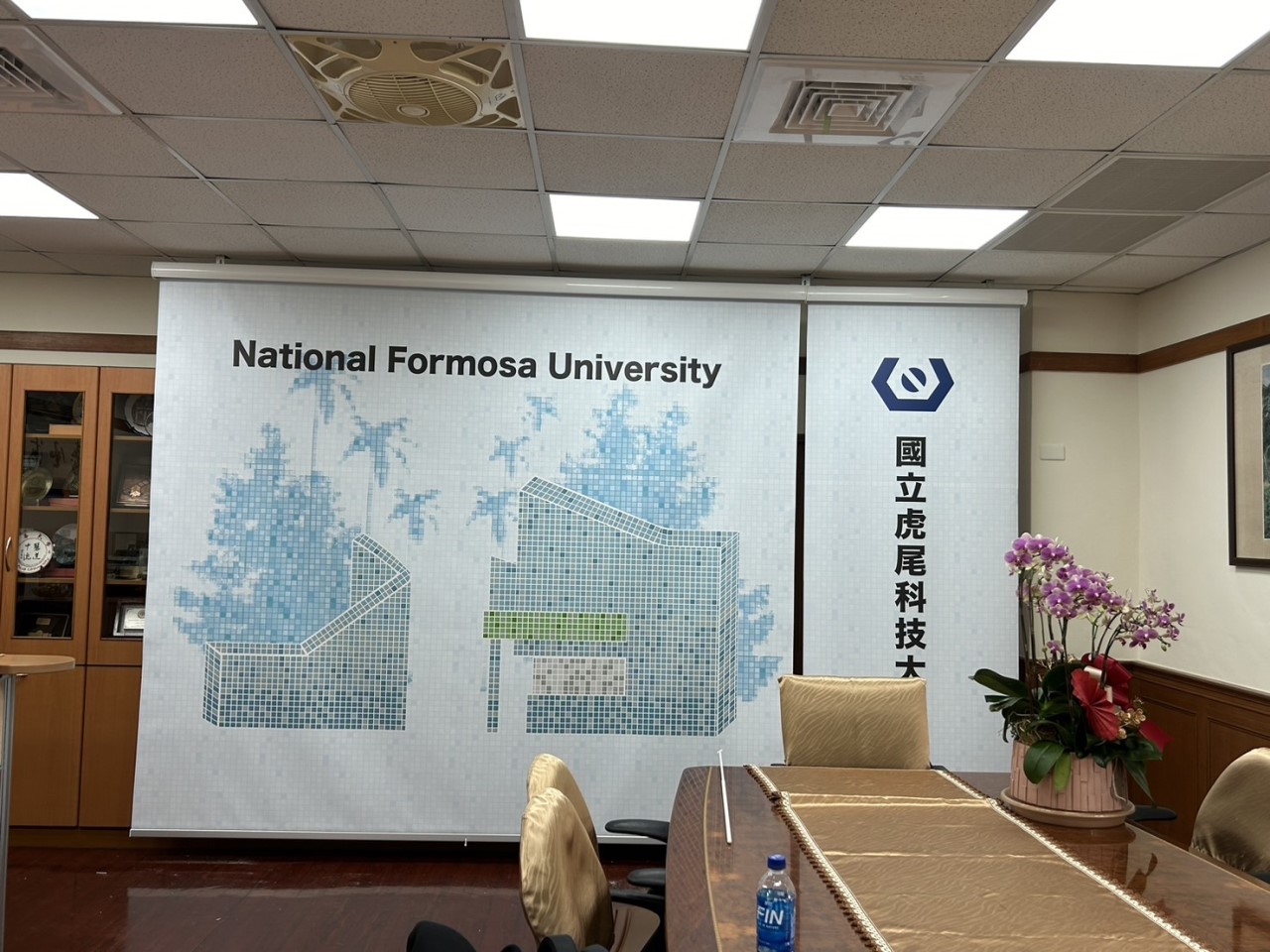 國立虎尾科技大學｜拍照背景｜彩噴捲簾 噴圖捲簾【皇統數位科技】